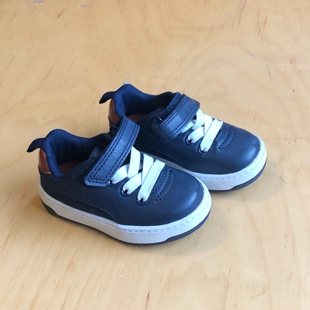 Carter’s Leather Low Top Sneakers Baby Size 5.